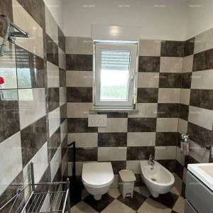 Prodajemo kuću sa više apartmana i bazenom. Pula Veli vrh.