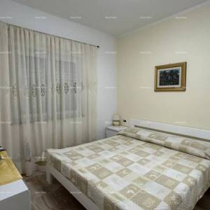 Prodajemo kuću sa više apartmana i bazenom. Pula Veli vrh.