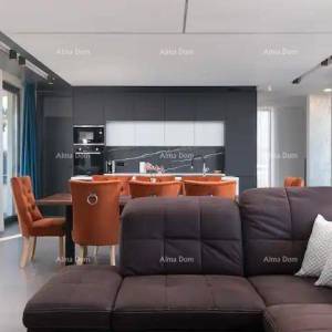 Prodajemo prekrasnu vilu s pogledom na more!Medulin!