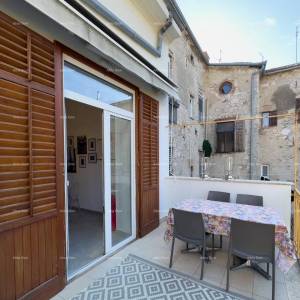 Prodajemo renoviran stan u centru Pule!