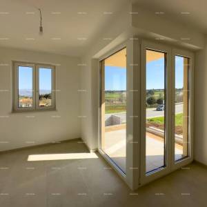 Prodajemo stan sa velikim vrtom i parkirnim mjestom, Barban!