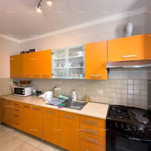 Prodajemo stan sa vrtom na odličnoj lokaciji, Pula. Valdebek