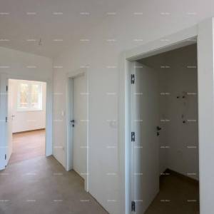 Prodajemo stan sa vrtom u Barbanu.