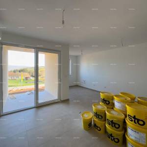 Prodajemo stan sa vrtom u Barbanu.