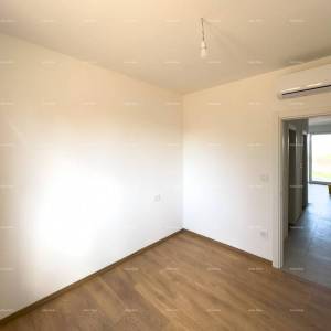 Prodajemo stan sa vrtom u Barbanu.