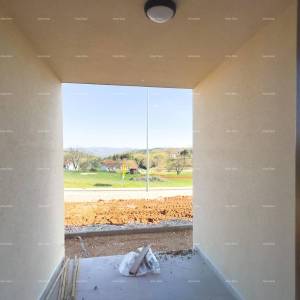 Prodajemo stan sa vrtom u Barbanu.