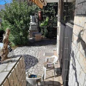 Prodajemo stan u kuci sa vrtom.. Medulin.