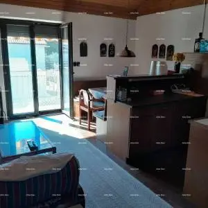 Prodajemo stan u kuci sa vrtom.. Medulin.