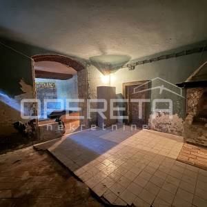 Prostor (141.4m2) za adaptaciju, mogućnost više stambenih jedinica u srcu Pule