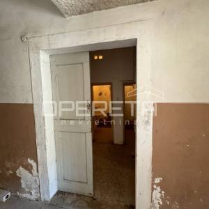 Prostor (141.4m2) za adaptaciju, mogućnost više stambenih jedinica u srcu Pule