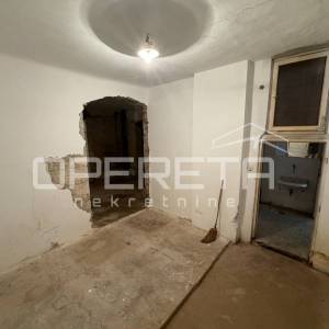 Prostor (141.4m2) za adaptaciju, mogućnost više stambenih jedinica u srcu Pule