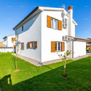 Prostrana kuća s četiri sobe u Puli, Šikići , blizu centra i mora