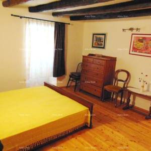 Prostrana kuća u Marčani s tri kata i vrtom-prodaja.