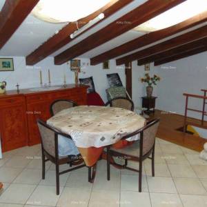 Prostrana kuća u Marčani s tri kata i vrtom-prodaja.