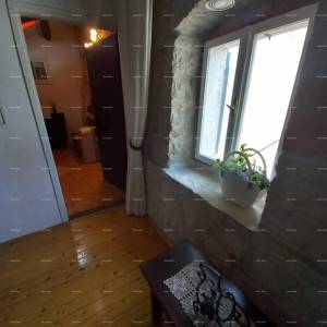 Prostrana kuća u Marčani s tri kata i vrtom-prodaja.