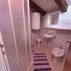 Prostrana kuća u Marčani s tri kata i vrtom-prodaja.