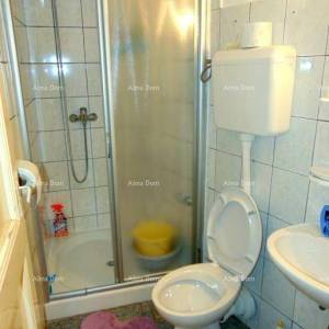 Prostrana kuća u Marčani s tri kata i vrtom-prodaja.