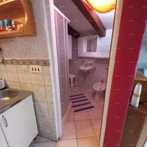 Prostrana kuća u Marčani s tri kata i vrtom-prodaja.