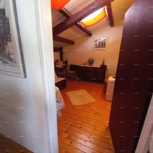 Prostrana kuća u Marčani s tri kata i vrtom-prodaja.