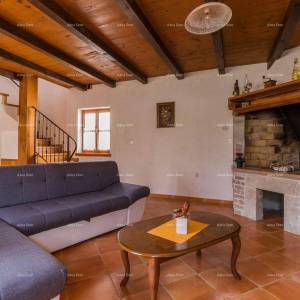 Prostrana kuća u Pazinu s velikim dvorištem i modernim dizajnom