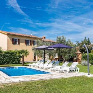 Prostrana kuća u Pazinu s velikim dvorištem i modernim dizajnom