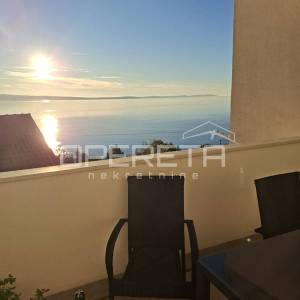 Prostrana višestambena kuća blizu mora, Mali Rat