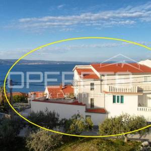 Prostrana višestambena kuća blizu mora, Mali Rat