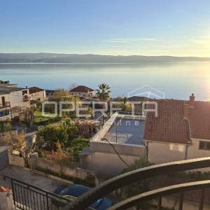 Prostrana višestambena kuća blizu mora, Mali Rat