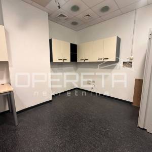 Prostrani poslovni prostor 253 m² – Split, atraktivna lokacija