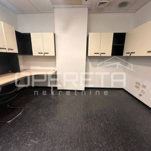 Prostrani poslovni prostor 253 m² – Split, atraktivna lokacija