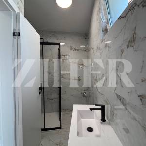 PRVI NAJAM, LUKSUZAN STAN S GARAŽNIM PARKIRNIM MJESTOM, 100 M OD ILICE