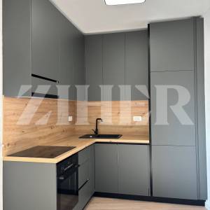 PRVI NAJAM, LUKSUZAN STAN S GARAŽNIM PARKIRNIM MJESTOM, 100 M OD ILICE