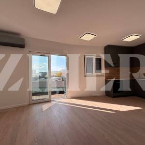 PRVI NAJAM, LUKSUZAN STAN S GARAŽNIM PARKIRNIM MJESTOM, 100 M OD ILICE