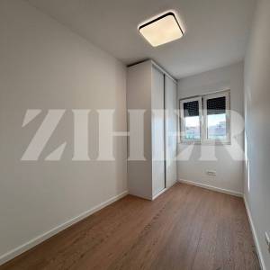 PRVI NAJAM, LUKSUZNI STAN S GARAŽNIM PARKIRNIM MJESTOM, 100 M OD ILICE