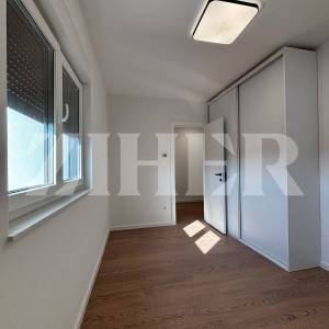 PRVI NAJAM, LUKSUZNI STAN S GARAŽNIM PARKIRNIM MJESTOM, 100 M OD ILICE