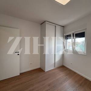 PRVI NAJAM, LUKSUZNI STAN S GARAŽNIM PARKIRNIM MJESTOM, 100 M OD ILICE