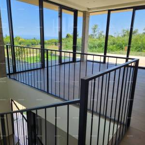 Prvi red do mora! Luksuzna kuća u Umagu, 300 m od mora - savršena za obitelj s modernim sadržajima