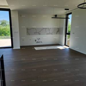 Prvi red do mora! Luksuzna kuća u Umagu, 300 m od mora - savršena za obitelj s modernim sadržajima