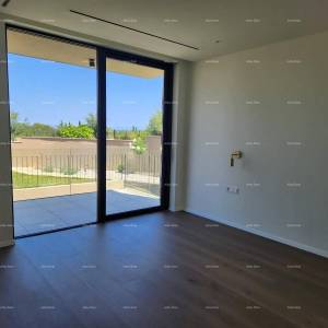 Prvi red do mora! Luksuzna kuća u Umagu, 300 m od mora - savršena za obitelj s modernim sadržajima