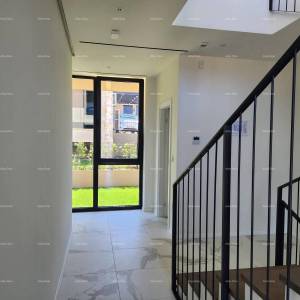 Prvi red do mora! Luksuzna kuća u Umagu, 300 m od mora - savršena za obitelj s modernim sadržajima