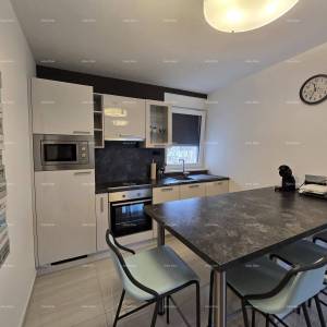 Pula centar ! Namješten stan! Blizina Fet-a i nove bolnice.