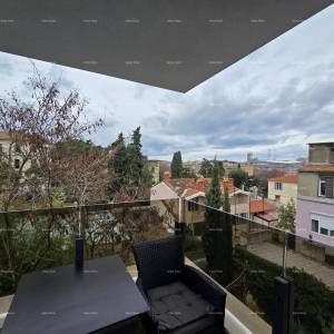 Pula centar ! Namješten stan! Blizina Fet-a i nove bolnice.