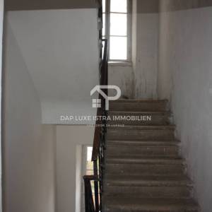 Pula Centar stan 70m2 za adaptaciju u blizini Rive 