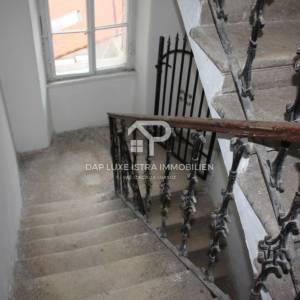 Pula Centar stan 70m2 za adaptaciju u blizini Rive 