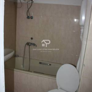 Pula Centar stan 70m2 za adaptaciju u blizini Rive 