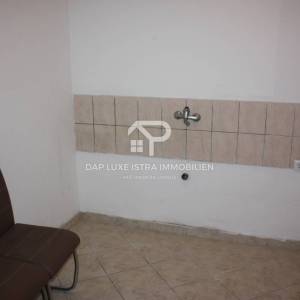 Pula Centar stan 70m2 za adaptaciju u blizini Rive 