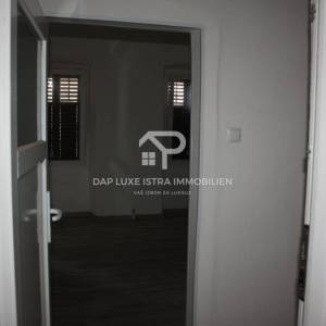 Pula Centar stan 70m2 za adaptaciju u blizini Rive 