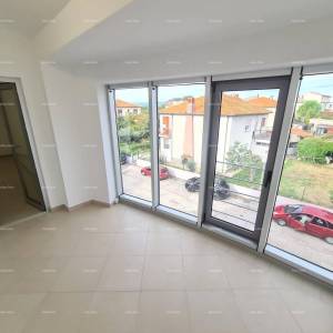 Pula! Dvosoban stan! Veli vrh.