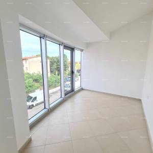 Pula! Dvosoban stan! Veli vrh.