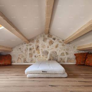 Pula Galižana. Renovirana kuća sa fantastičnim vrtom.